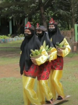 Juara Harapan 16 utk Lomba Bakiak Dengan Bakul Pangan Pangan Nusantara Tingkat Nasional